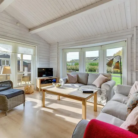 Ruusu - 300m From The Sea By Interhome *