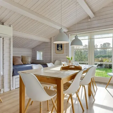 Ruusu - 300m From The Sea By Interhome