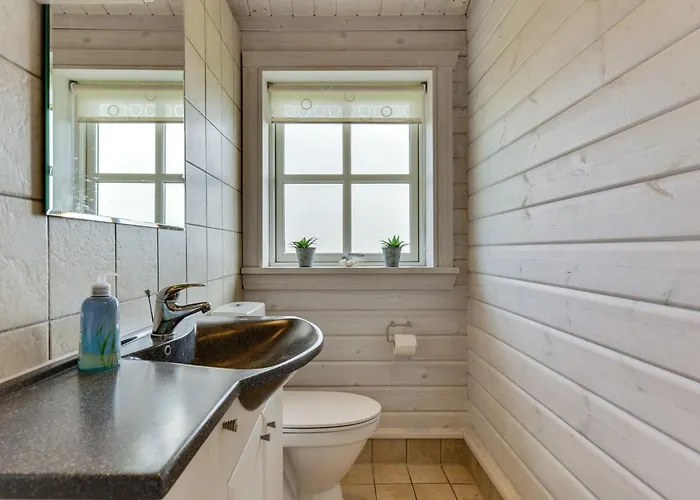 Holiday home Ruusu - 300m From The Sea By Interhome