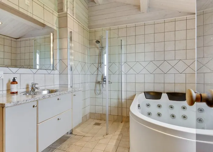 Holiday home Ruusu - 300m From The Sea By Interhome